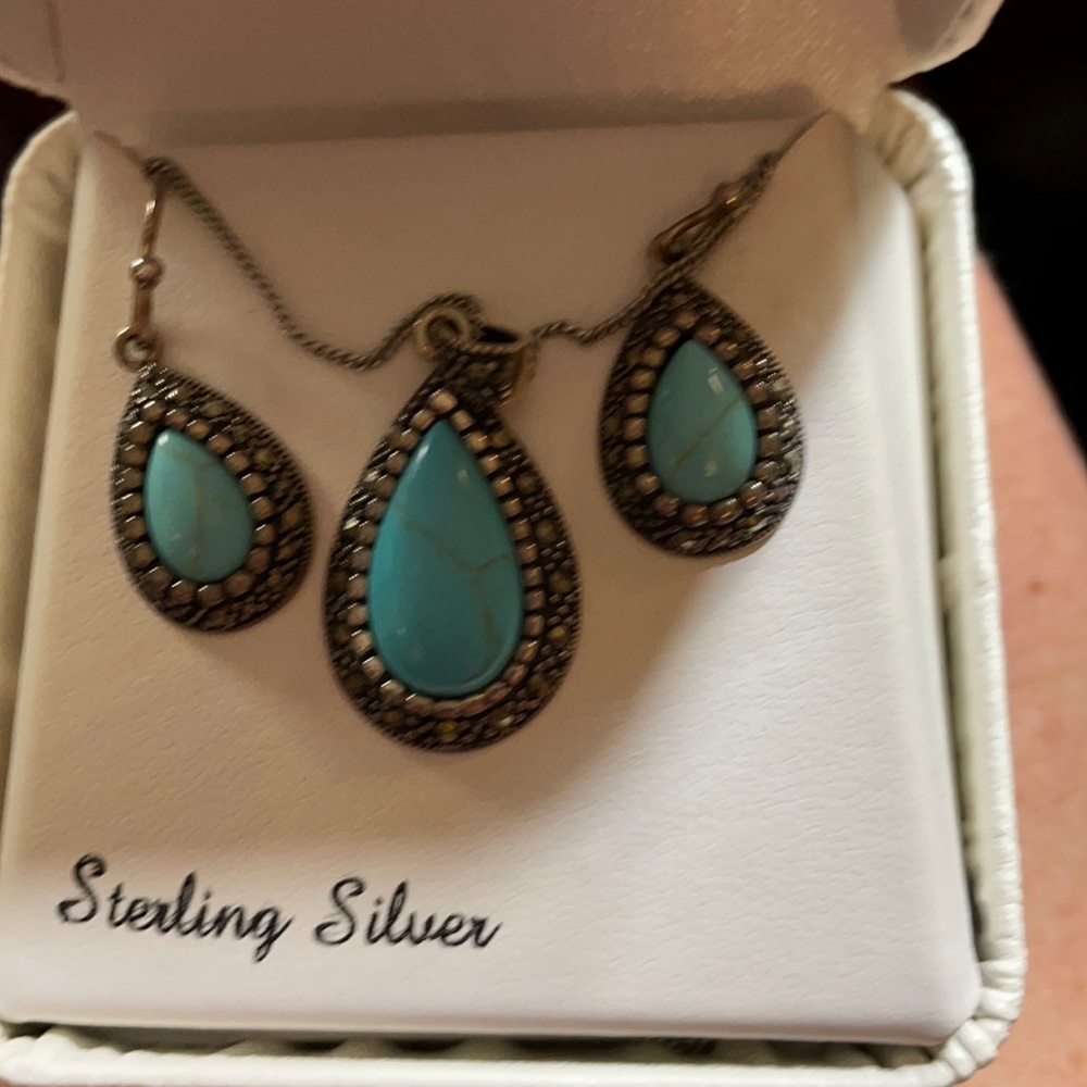 Tori Hill Pendant/Earrings